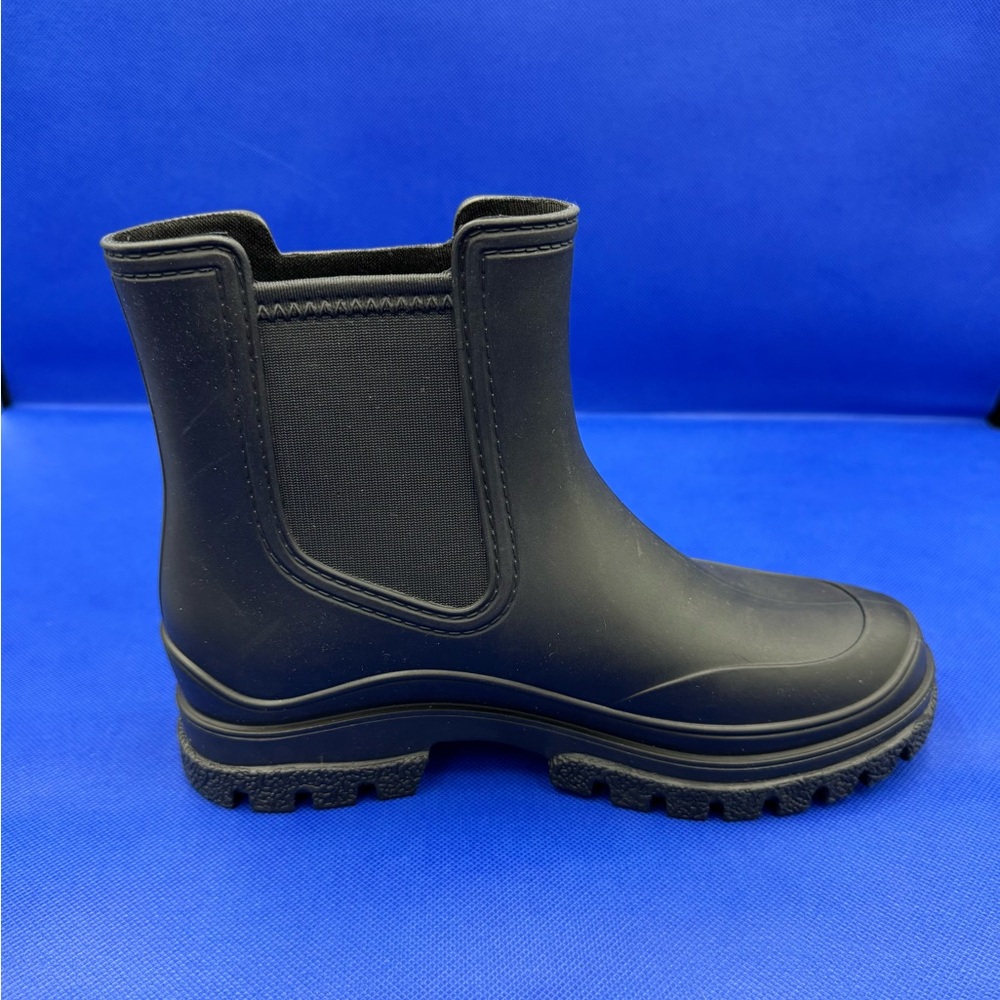 NWOB! Women Rain Boots - Picture 2 of 9